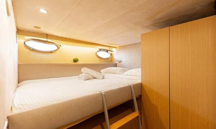 motor yacht cabin, high-speed yacht rental Athens, Mykonos yachting