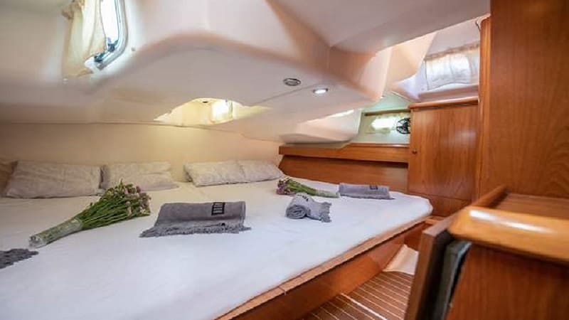 yacht accommodation, sailing yacht suite, Mykonos yachting